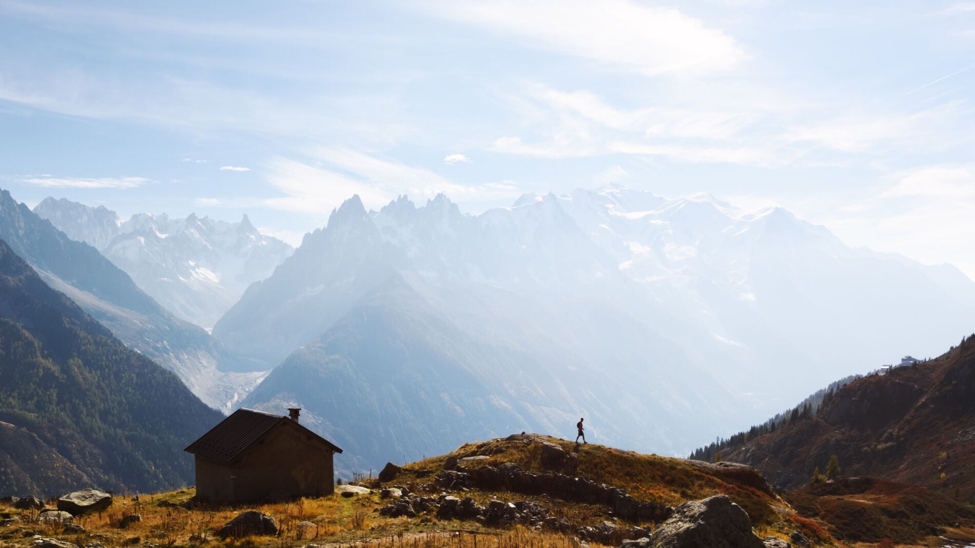 Lo nunca visto: Termina un complicado videojuego en tiempo récord mientras escala una montaña