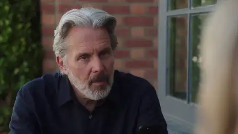 Alden Parker se esconde del FBI acusado de un delito que no ha cometido Alden Parker se esconde del FBI acusado de un delito que no ha cometido