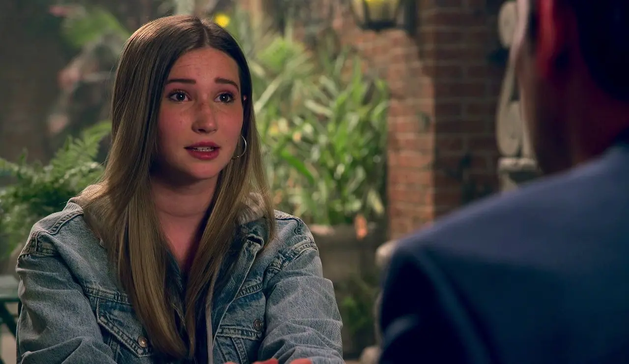 La hija de Harry Wilson, aterrada por amenazas contra su padrastro, recurre a él en busca de ayuda