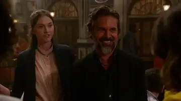 Sophie y su equipo se infiltran para hundir a un magnate corrupto Sophie y su equipo se infiltran para hundir a un magnate corrupto