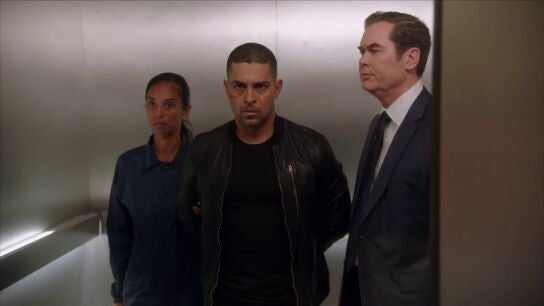 NCIS - Nick Torres es arrestado por el FBI por el asesinato del hombre que abus&oacute; de su familia de ni&ntilde;o