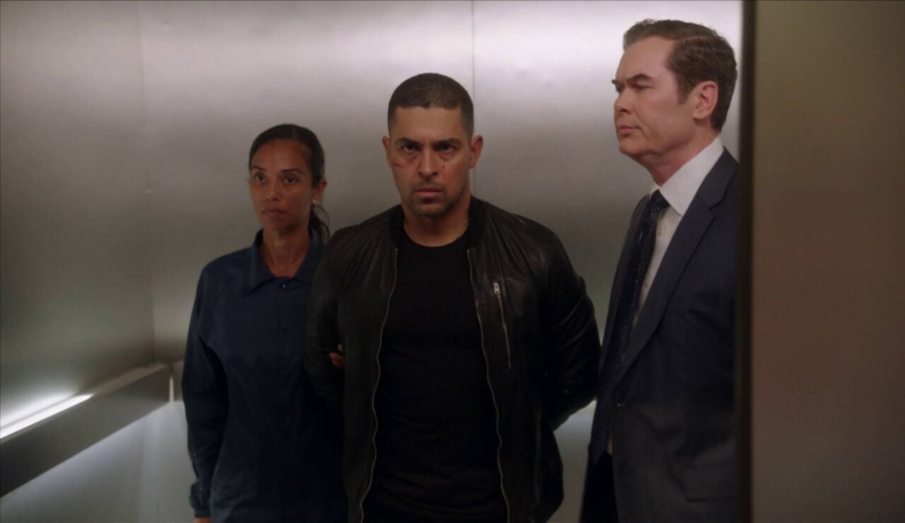 NCIS - Nick Torres es arrestado por el FBI por el asesinato del hombre que abus&oacute; de su familia de ni&ntilde;o