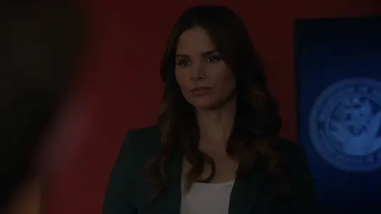 NCIS - El cuerpo de un marine aparece recientemente muerto ¡aunque se supone que murió hace años! NCIS - El cuerpo de un marine aparece recientemente muerto ¡aunque se supone que murió hace años!