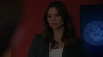 NCIS - El cuerpo de un marine aparece recientemente muerto ¡aunque se supone que murió hace años! NCIS - El cuerpo de un marine aparece recientemente muerto ¡aunque se supone que murió hace años!