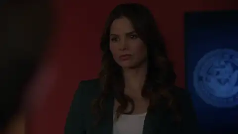 NCIS - El cuerpo de un marine aparece recientemente muerto ¡aunque se supone que murió hace años! NCIS - El cuerpo de un marine aparece recientemente muerto ¡aunque se supone que murió hace años!