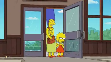 Lisa se va de viaje con sus tías... y Marge protagoniza un momento surrealista en la estación de tren con su voluminoso pelo azul Lisa se va de viaje con sus tías... y Marge protagoniza un momento surrealista en la estación de tren con su voluminoso pelo azul