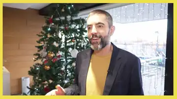 Baños helados, 30 personas a la mesa o zuecos rojos: sometemos a los presentadores de Feliz Año Neox a nuestro test navideño Baños helados, 30 personas a la mesa o zuecos rojos: sometemos a los presentadores de Feliz Año Neox a nuestro test navideño