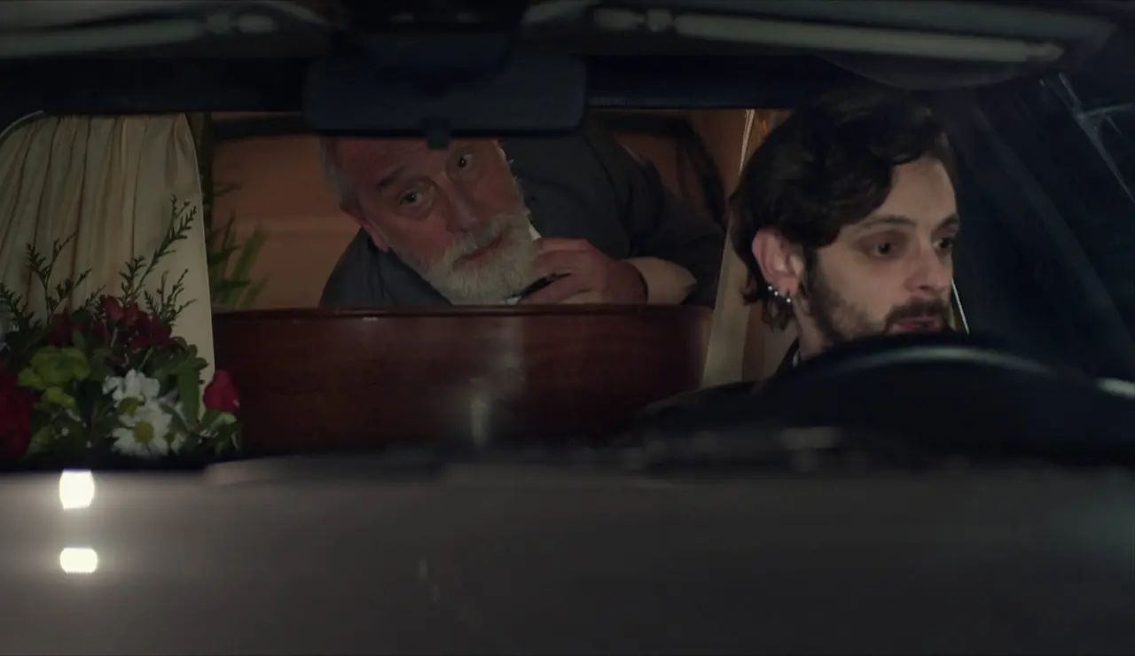 Atasco - Cómo pasar de tener deudas a ser rico: fingiendo tu muerte