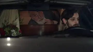 Atasco - Cómo pasar de tener deudas a ser rico: fingiendo tu muerte Atasco - Cómo pasar de tener deudas a ser rico: fingiendo tu muerte