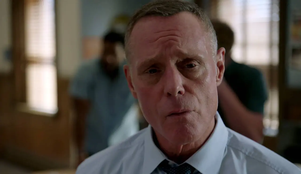 Hank Voight revive un caso del pasado tras hallar a una mujer maniatada y con visibles lesiones