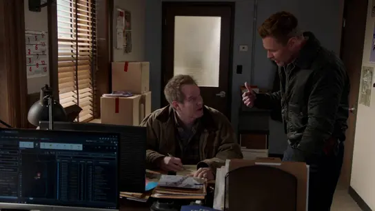Chicago PD - Bob Ruzek pierde la cabeza cuando intenta ayudar en un caso Chicago PD - Bob Ruzek pierde la cabeza cuando intenta ayudar en un caso
