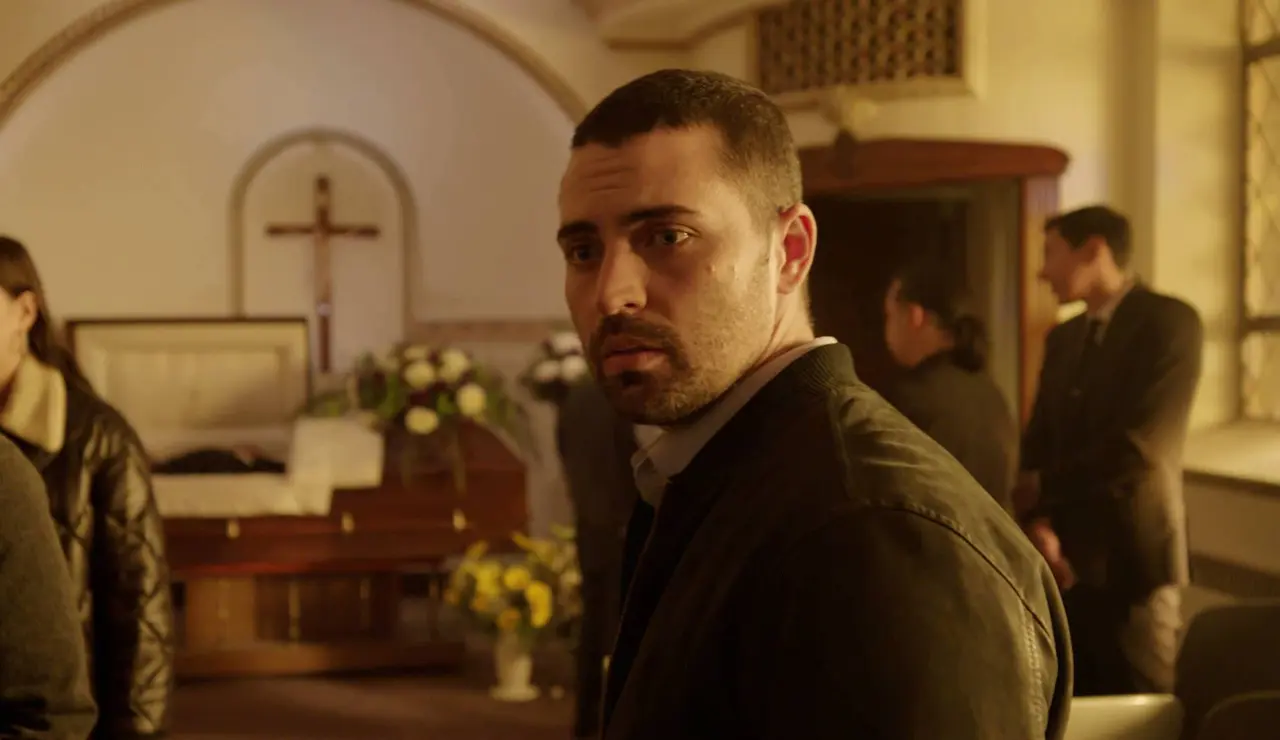 Chicago PD - Torres se cuela en un funeral en plena misión