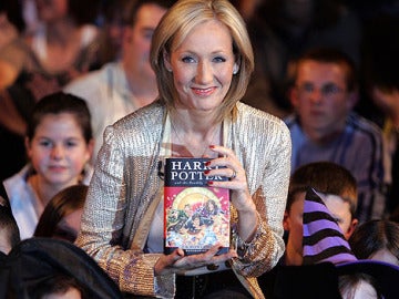 La autora británica J.K Rowling