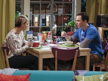 Penny y Sheldon en The Big Bang Theory