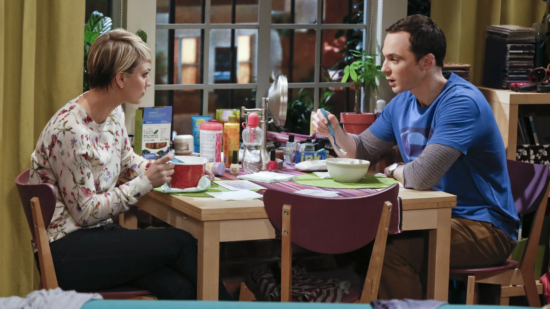 Penny y Sheldon en The Big Bang Theory