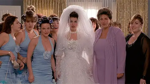 'Mi gran boda griega': Toula es una joven criada en una familia griega muy tradicional. Cuando conoce a Ian y decide casarse con él, tendrá que pelear para conciliar las costumbres de su país con las americanas. 'Mi gran boda griega': Toula es una joven criada en una familia griega muy tradicional. Cuando conoce a Ian y decide casarse con él, tendrá que pelear para conciliar las costumbres de su país con las americanas.