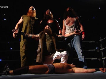 The Wyatt Family imponen el terror en Halloween en 'SmackDown'