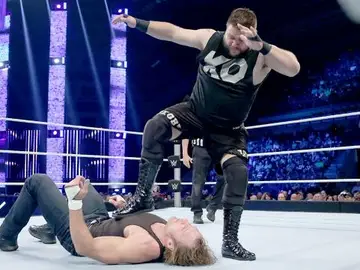 Kevin Owens se impone al lunático Ambrose en 'Smackdown' Kevin Owens se impone al lunático Ambrose en 'Smackdown'