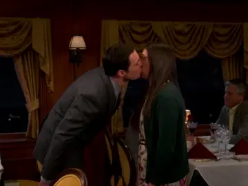 Beso Sheldon y Amy Beso Sheldon y Amy