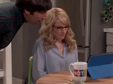 Bernadette y Howard ven vídeos sobre partos juntos Bernadette y Howard ven vídeos sobre partos juntos