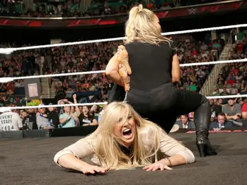 Natalya y Charlotte en el ring de 'Raw' Natalya y Charlotte en el ring de 'Raw'