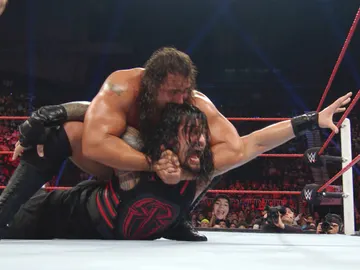 Roman Reigns se impone a Rusev y lo cita para SummerSlam Roman Reigns se impone a Rusev y lo cita para SummerSlam