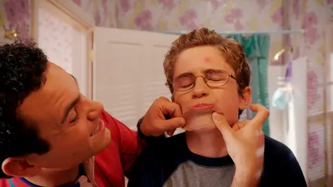 Barry ayuda a Adam con la pubertad Barry ayuda a Adam con la pubertad
