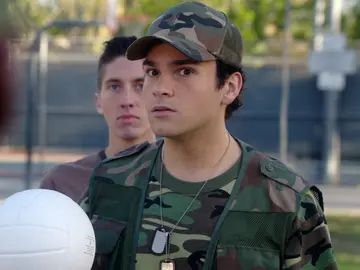 Barry se apunta al ejercito Barry se apunta al ejercito