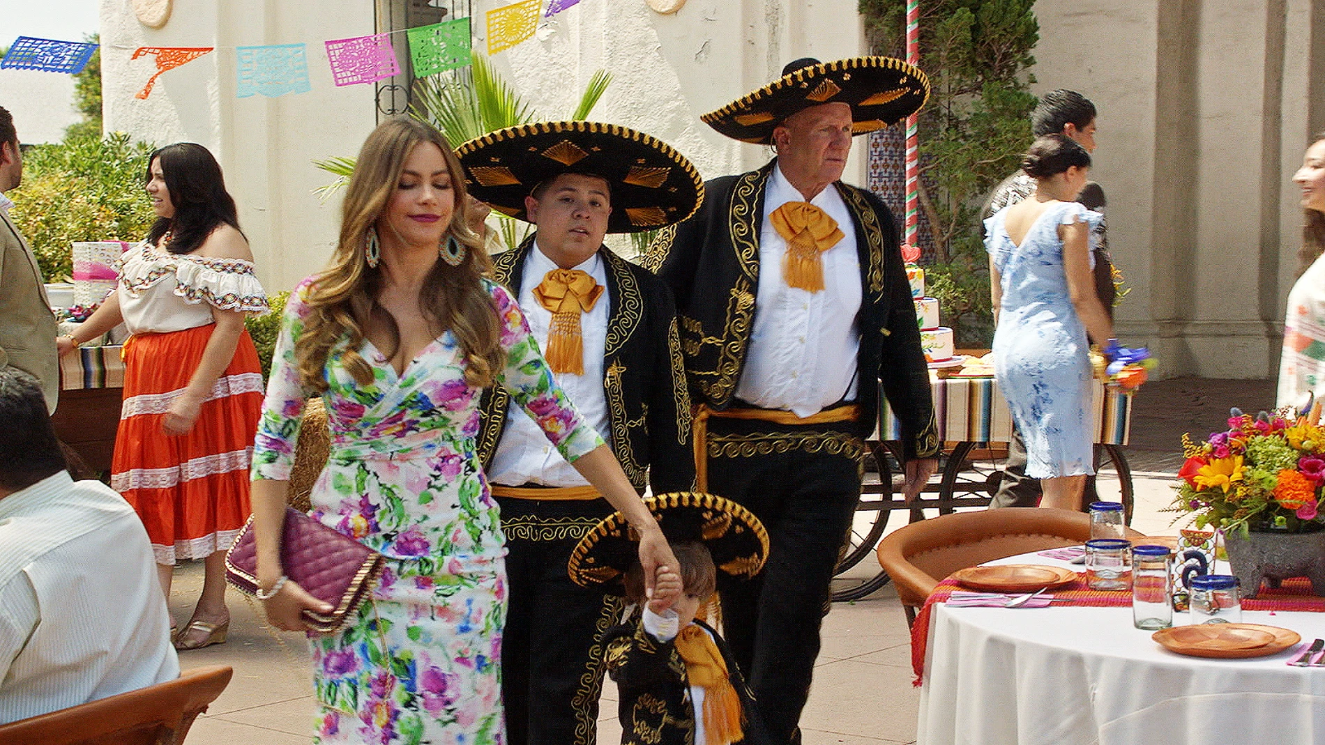 Jay y Gloria se van a México de boda