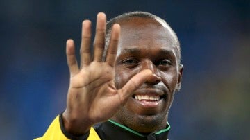 Usain Bolt saludando