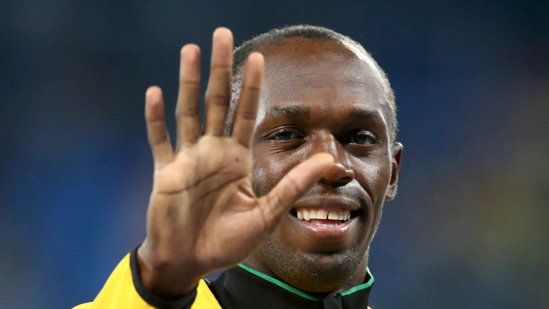 Usain Bolt saludando