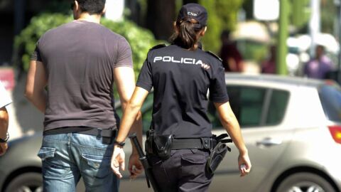Mujer policía