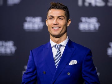 Cristiano Ronaldo posando en los premios 'The Best'