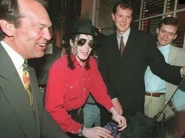 Michael Jackson jugando a Tekken Michael Jackson jugando a Tekken