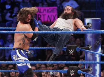 La Battle Royal queda en empate entre AJ Styles y Luke Harper en ‘SmackDown Live’