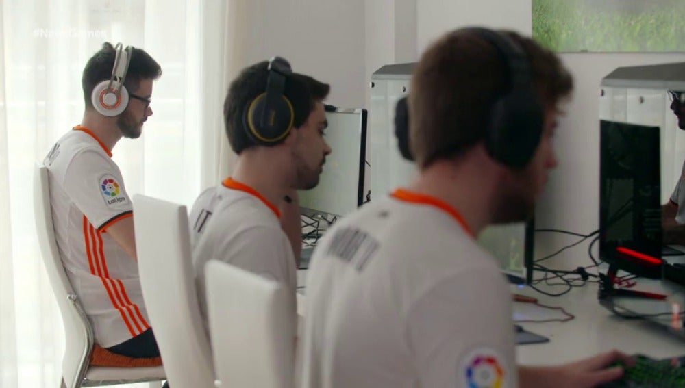 Frame 170.475216 de: El  equipo de eSports del Valencia CF llega al terreno virtual en 'Neox Games'