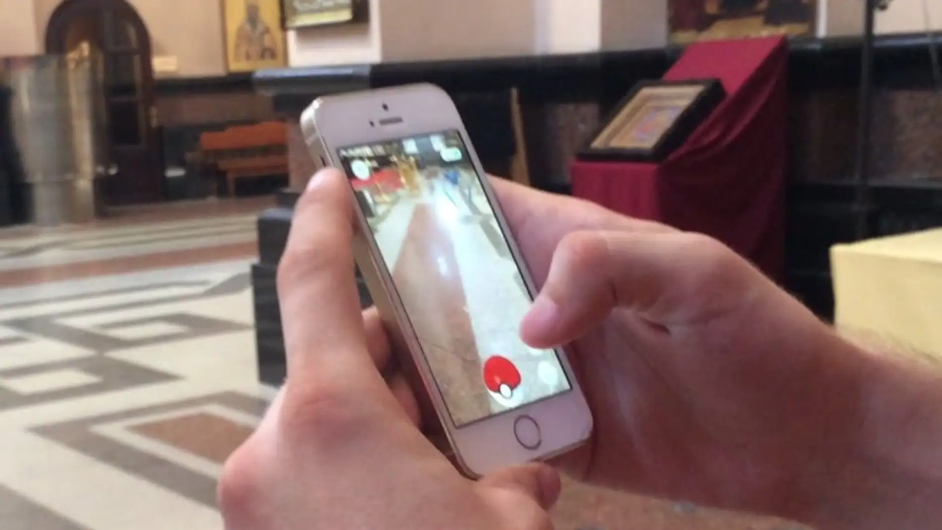 Pokémon GO en una iglesia