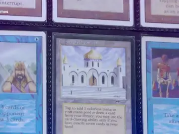 Frame 76.090947 de: 'Neox Games' te lleva al pasado para descubrir el 'Black lotus', el pack de cartas más numeroso Frame 76.090947 de: 'Neox Games' te lleva al pasado para descubrir el 'Black lotus', el pack de cartas más numeroso