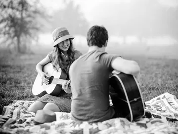 Pareja con guitarra Pareja con guitarra