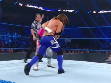 Frame 5.130371 de: Combate a cuatro entre AJ Styles, Dolph Ziggler Kevin Owens y Nakamura Frame 5.130371 de: Combate a cuatro entre AJ Styles, Dolph Ziggler Kevin Owens y Nakamura