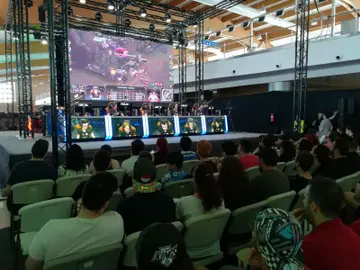 El público disfrutando durante la primera semifinal El público disfrutando durante la primera semifinal