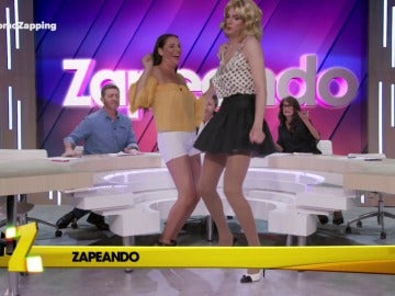 Cristina Pedroche y Anna Simon bailan 'La Gozadera' en 'Zapeando'
