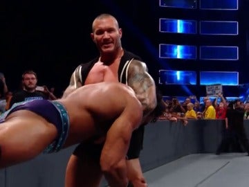 Randy Orton arruina la victoria de Jinder Mahal 