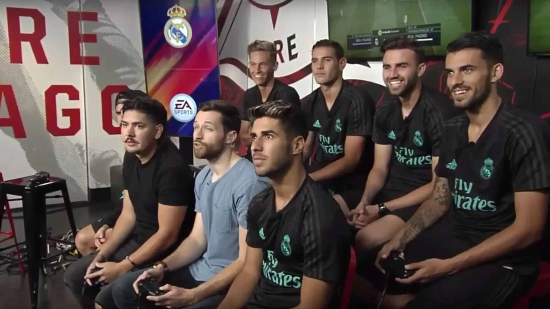 Jugadores del Real Madrid jugando a FIFA 18