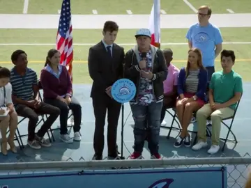 Lucha sin cuartel entre Luke y Manny para ver quién es elegido delegado  Lucha sin cuartel entre Luke y Manny para ver quién es elegido delegado