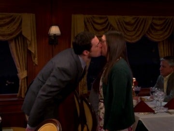 El primer beso entre Sheldon y Amy