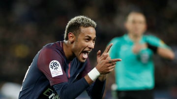 Neymar celebra un gol