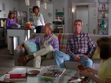 "Mamaaa, Papá me ha dado cinco dólares para gastar en lo que quiera" "Mamaaa, Papá me ha dado cinco dólares para gastar en lo que quiera"