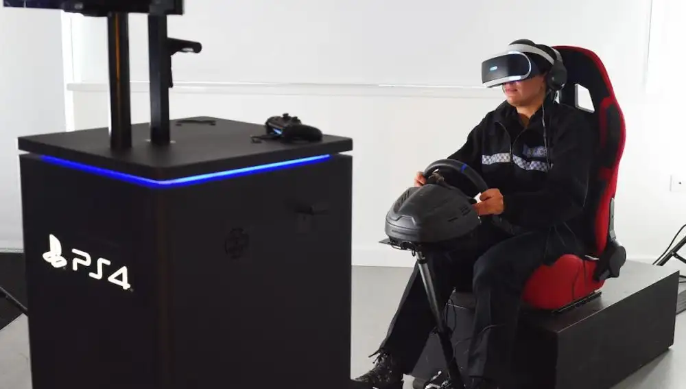 Policía entrenando con PlayStation 4