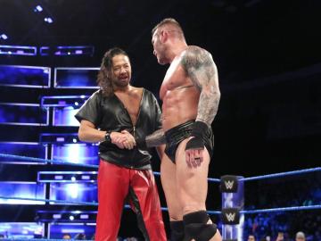 Nakamura acude al rescate de Randy Orton